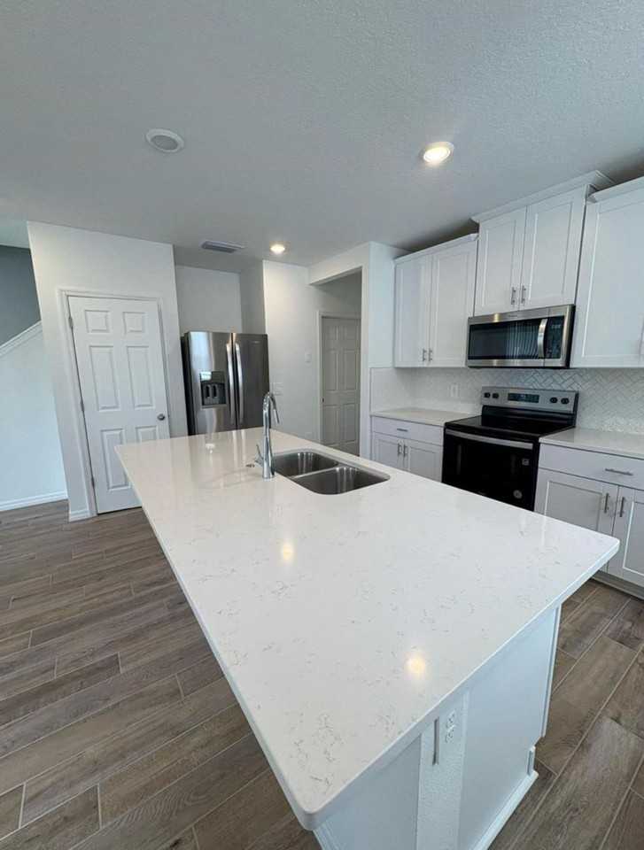 16407 Bird Of Paradise Ave - Photo 4 of 19