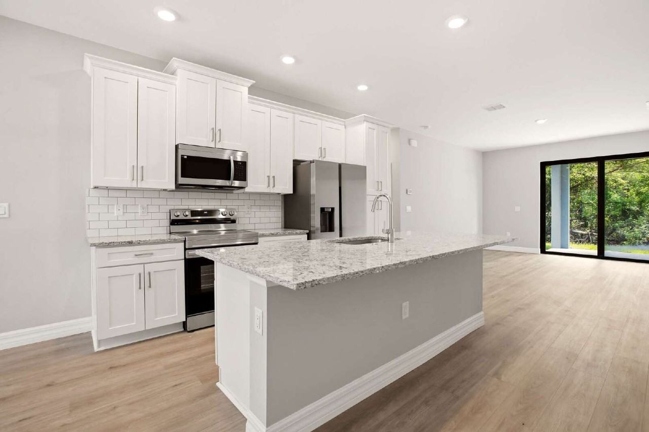 4102 E 7th St - Photo 5 of 39