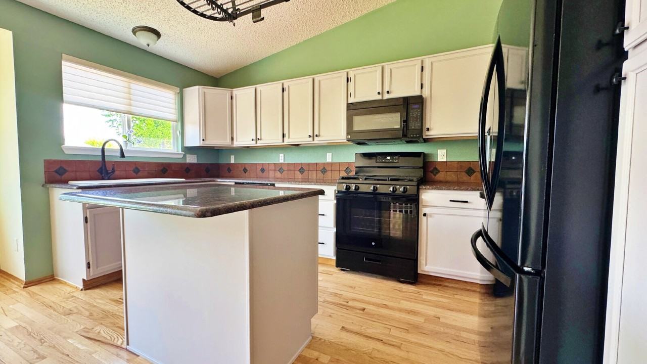 5770 W 115th Ct - Photo 5 of 30
