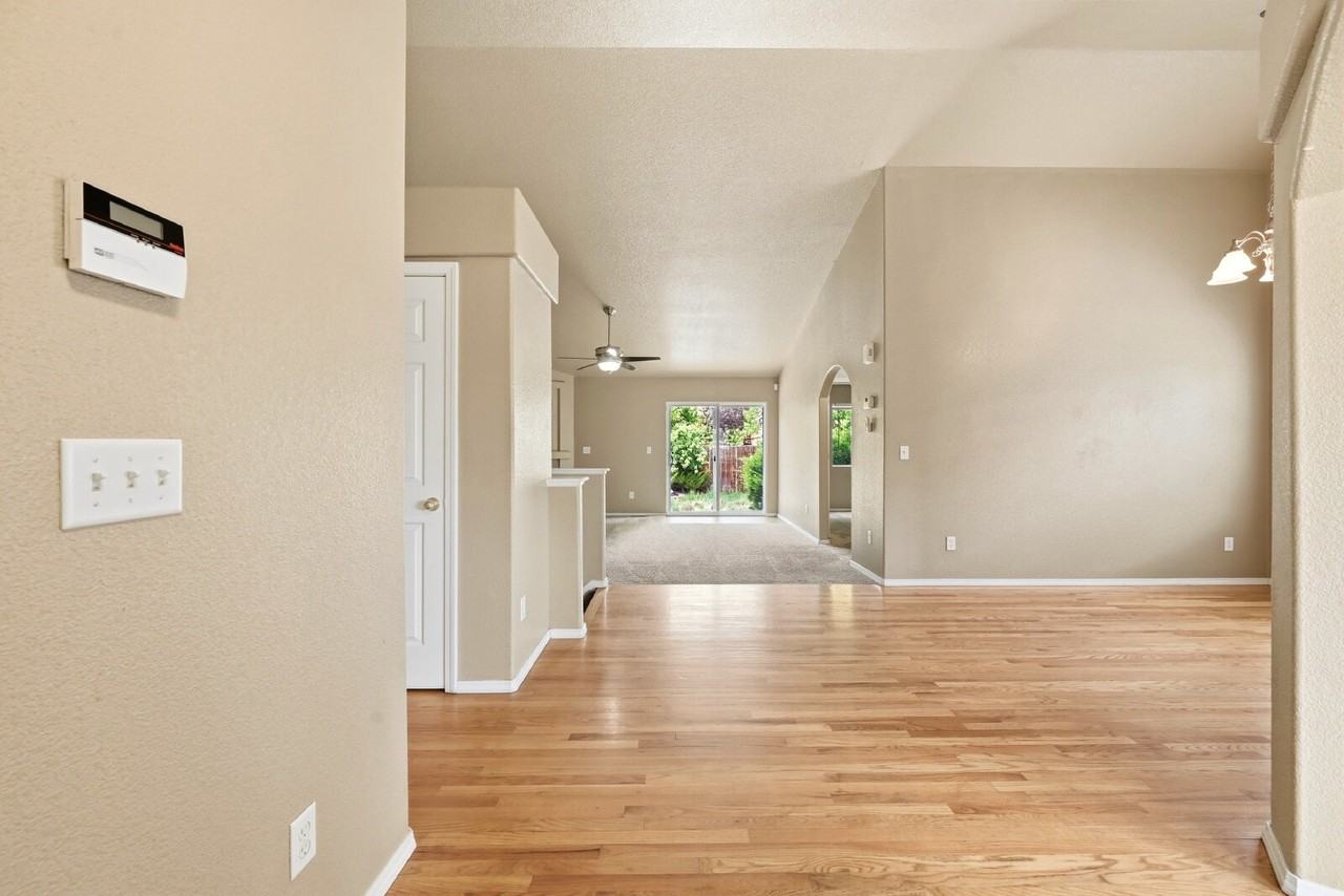 7266 Eagle Canyon Dr - Photo 2 of 43
