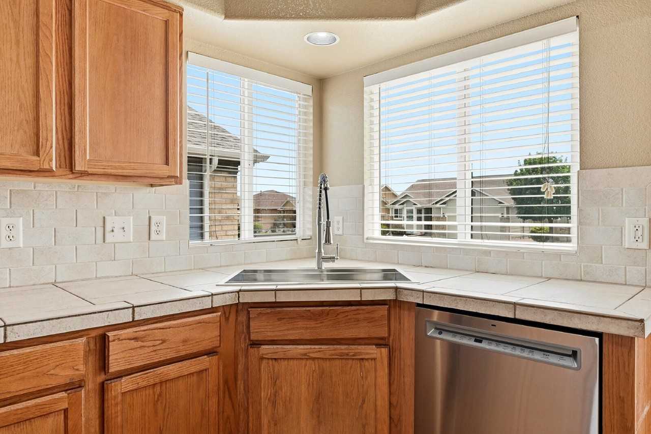7266 Eagle Canyon Dr - Photo 7 of 43