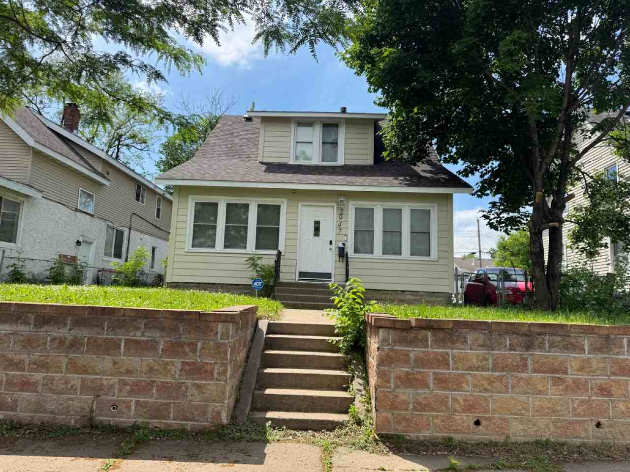 2947 Morgan Ave N - Photo 3 of 24