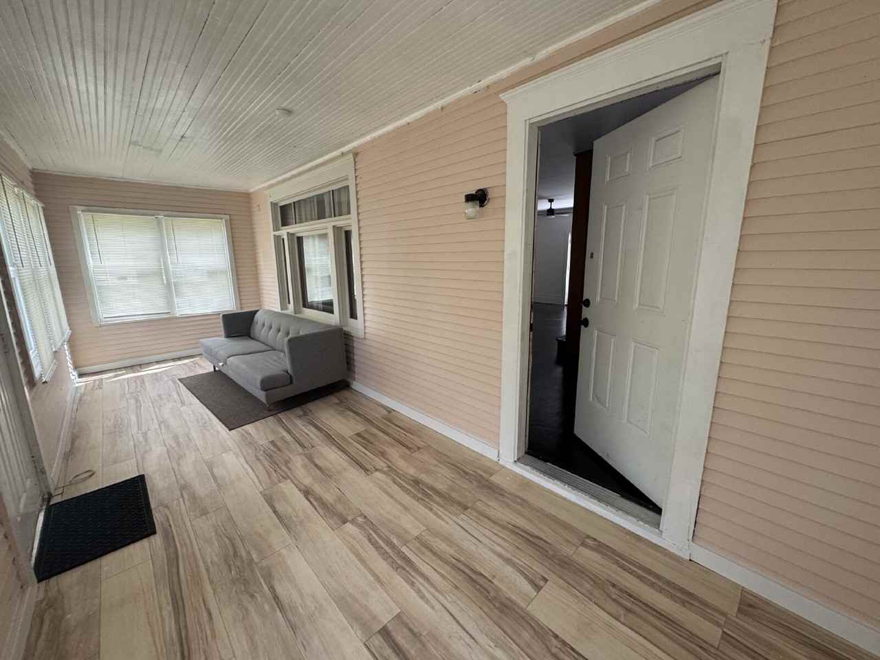 2947 Morgan Ave N - Photo 4 of 24