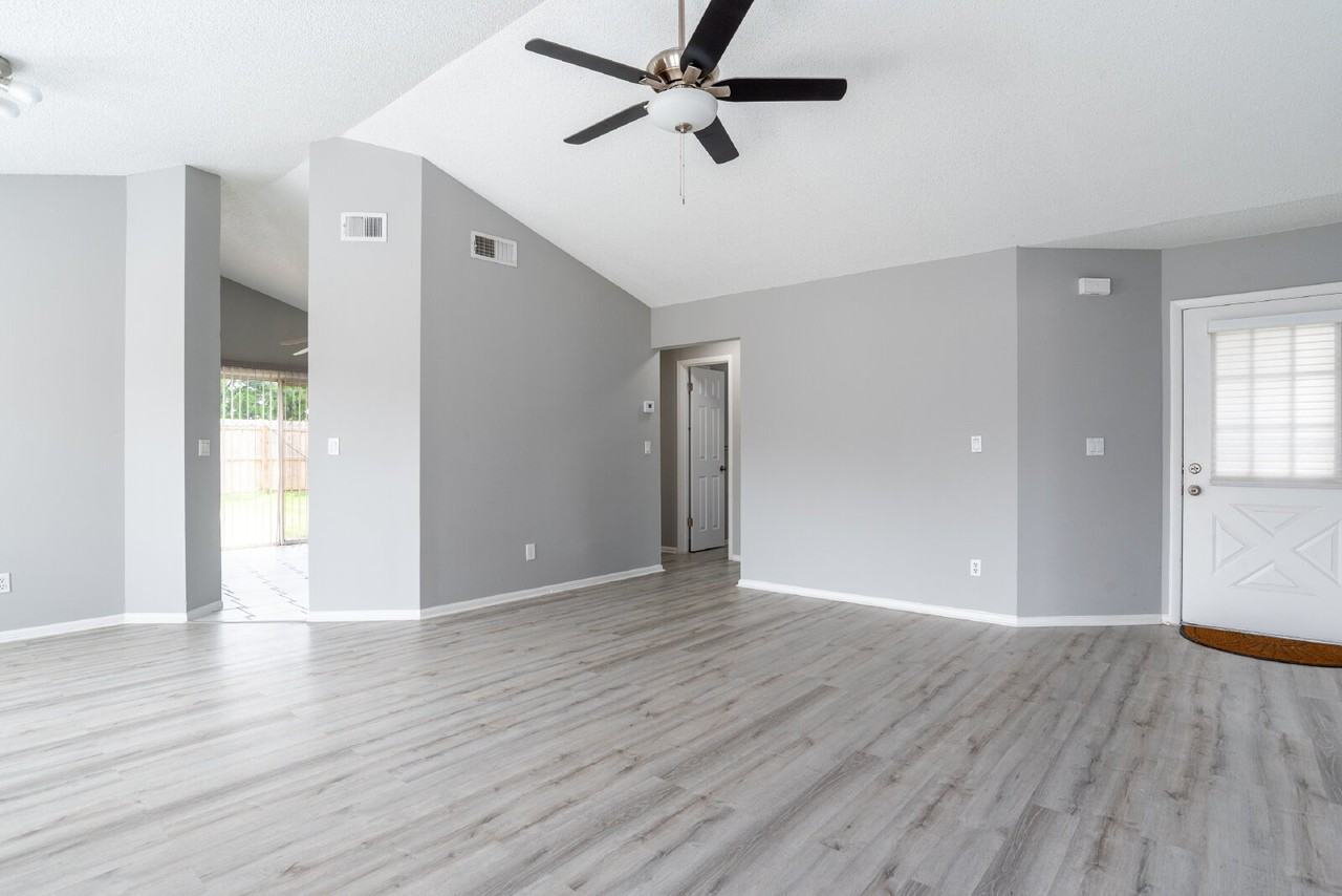110 Riverraft Ct - Photo 7 of 35
