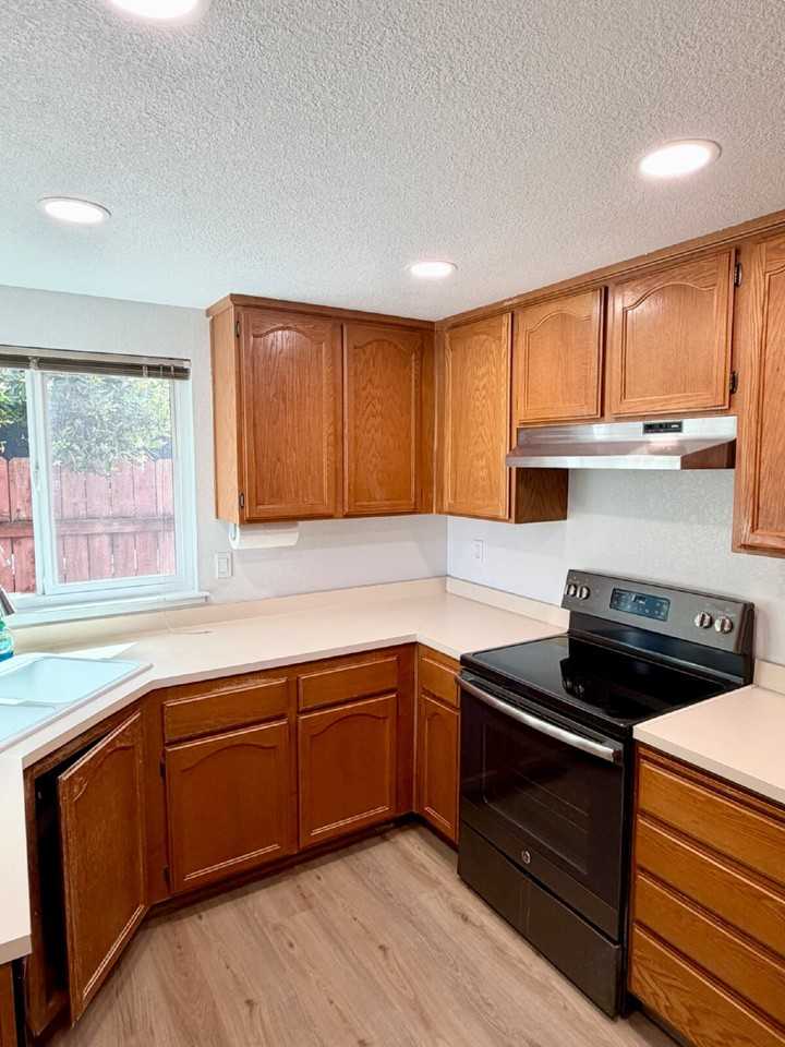7901 Brockwood Way - Photo 4 of 15