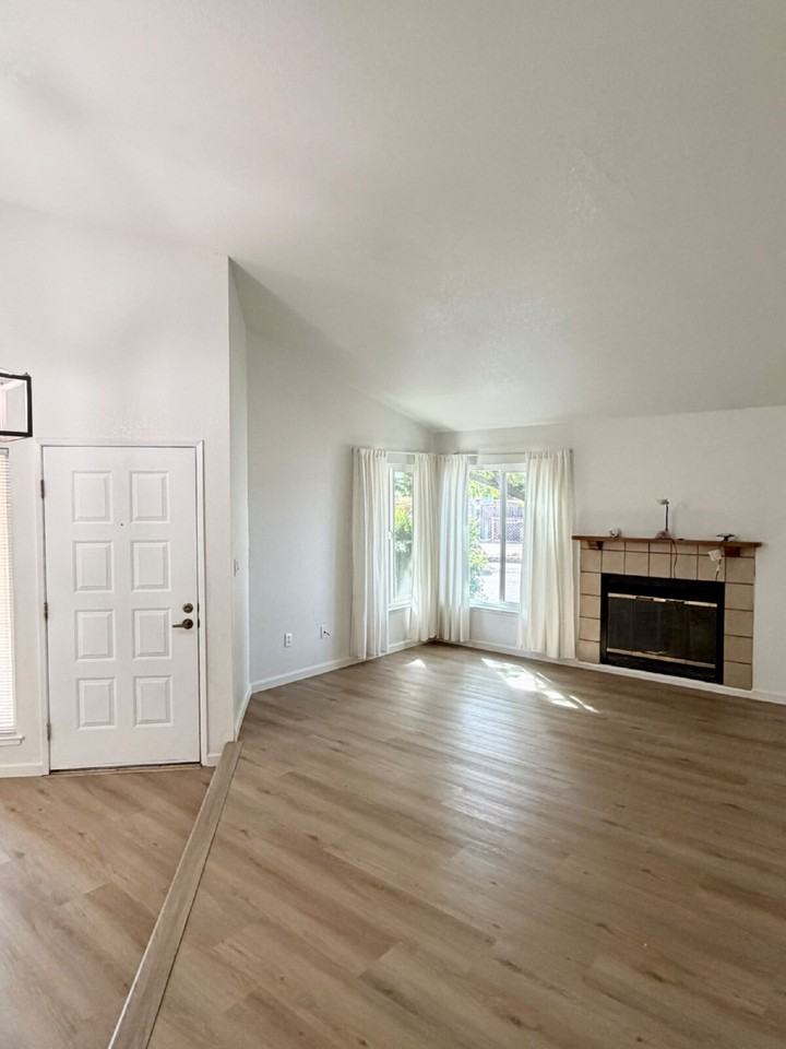 7901 Brockwood Way - Photo 5 of 15