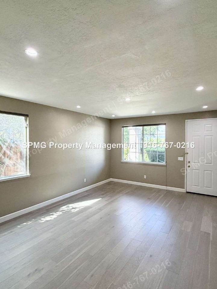 609 Granada Pass Dr - Photo 4 of 50