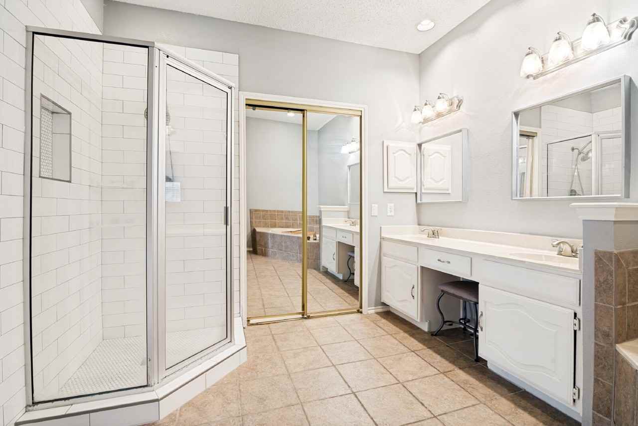 7013 Lo Chalmers Ln - Photo 2 of 12