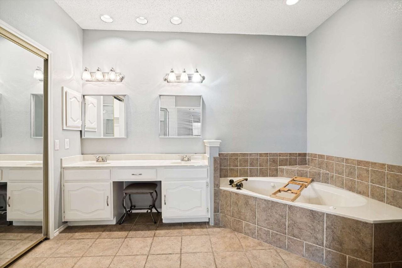 7013 Lo Chalmers Ln - Photo 3 of 12