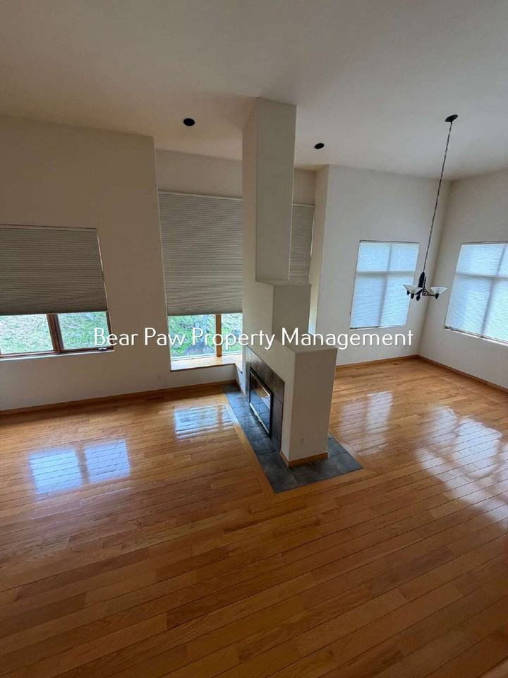 1419 Tamarac Dr - Photo 4 of 19