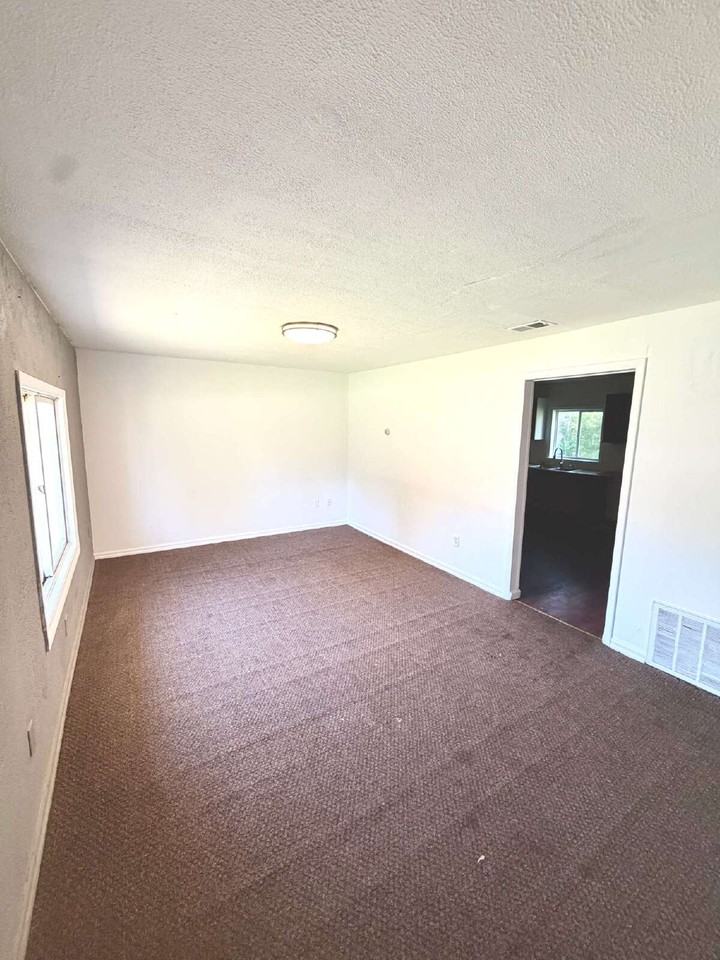 523 S 28th St - Photo 2 of 14