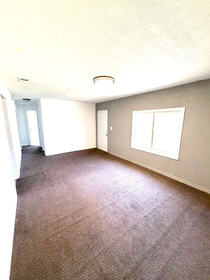 523 S 28th St - Photo 3 of 14
