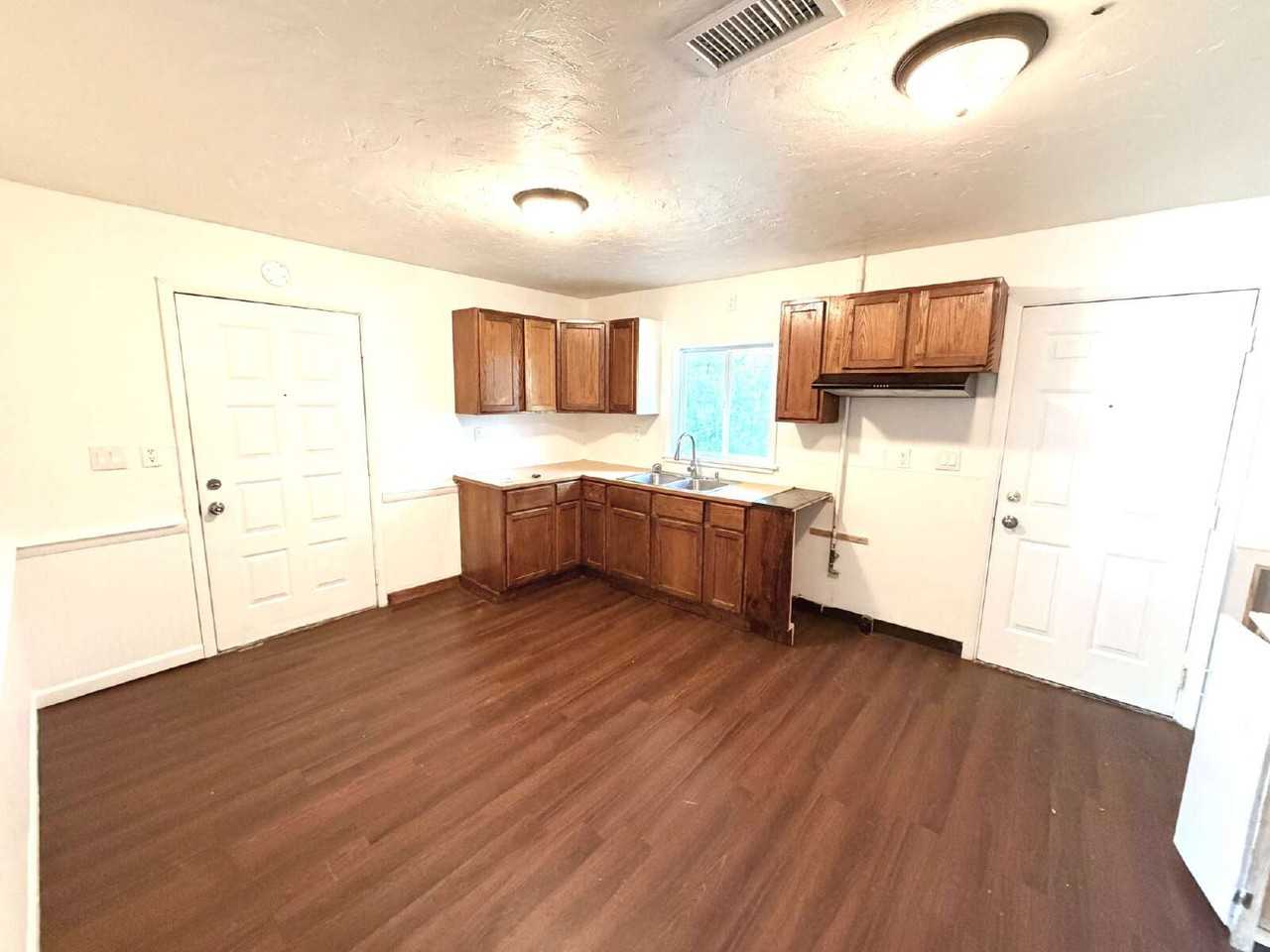 523 S 28th St - Photo 5 of 14