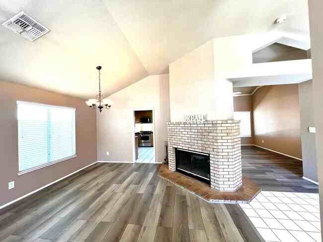 9316 Foxglen Ct - Photo 4 of 30