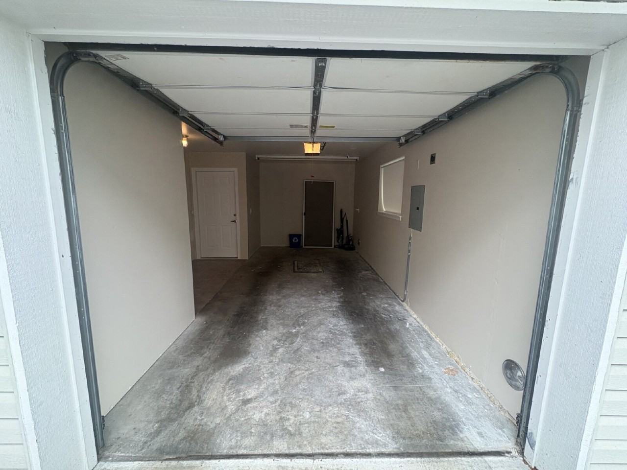 12549 Roosevelt Way Ne #4 - Photo 2 of 33