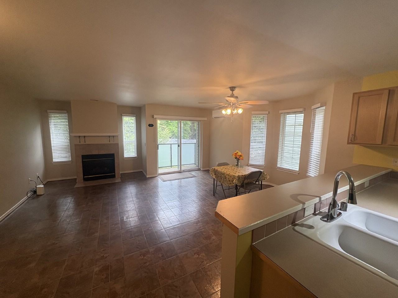 12549 Roosevelt Way Ne #4 - Photo 5 of 33