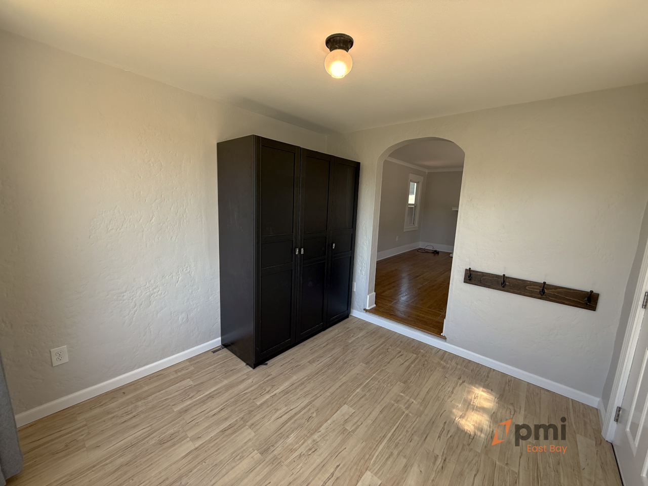 1435 Cedar St - Photo 5 of 10