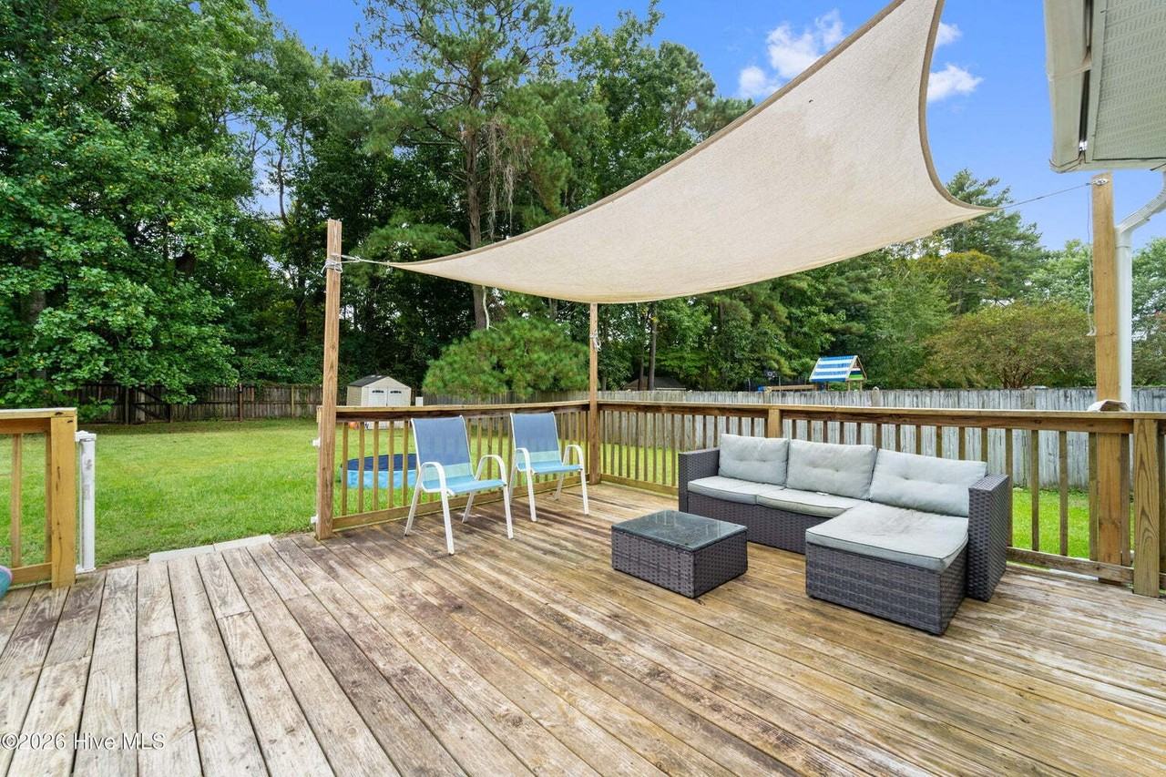 183 Bridlewood Dr - Photo 3 of 15