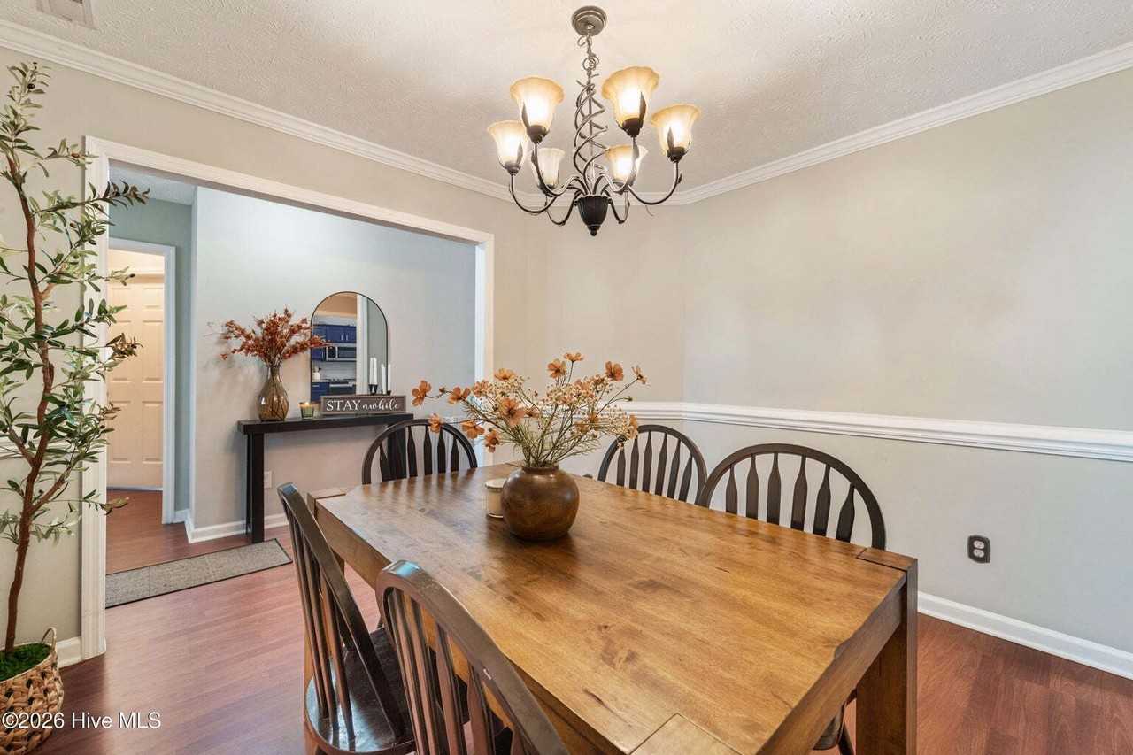 183 Bridlewood Dr - Photo 7 of 15