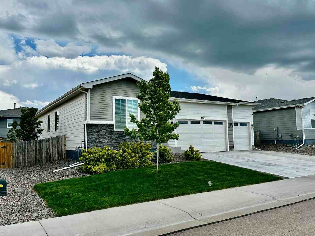3983 Castle Vista Dr - Photo 3 of 41