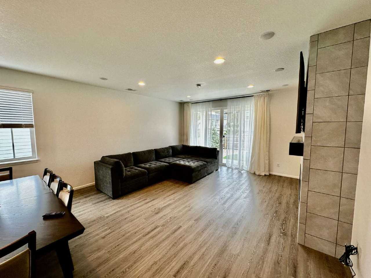3983 Castle Vista Dr - Photo 5 of 41