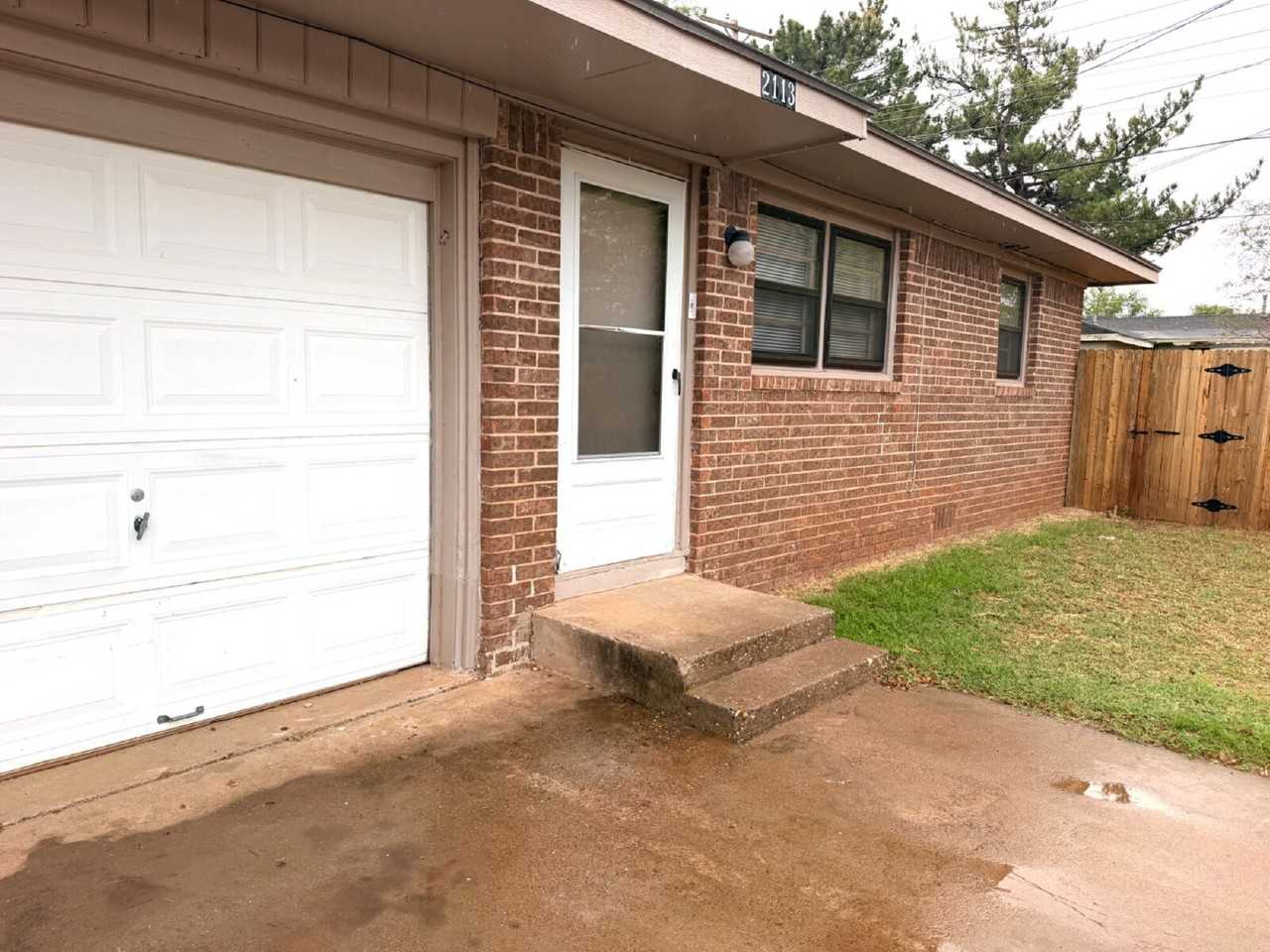 2113 S Loop 289 #B - Photo 3 of 15