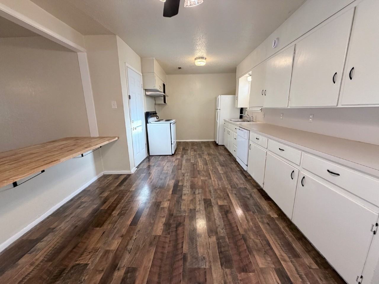 2113 S Loop 289 #B - Photo 7 of 15