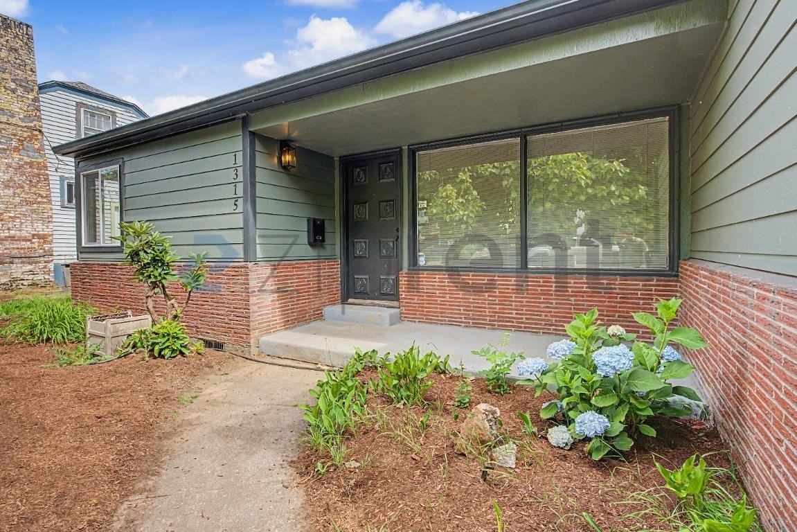 1315 N Russet St - Photo 3 of 12