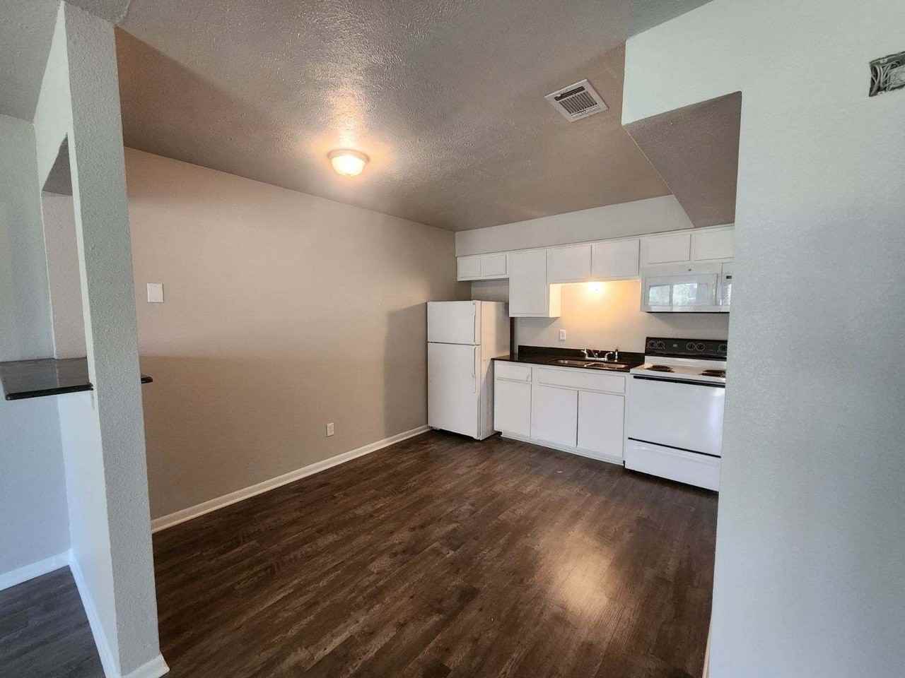 Welcome Home to The Oaks Fourplexes - Photo 3 of 7
