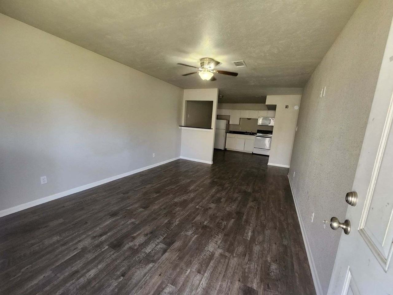Welcome Home to The Oaks Fourplexes - Photo 4 of 7