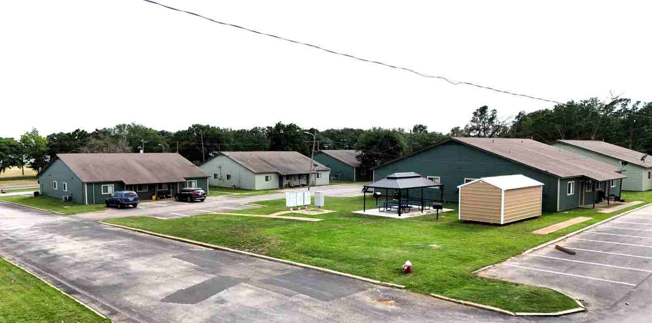 Welcome Home to The Oaks Fourplexes - Photo 7 of 7