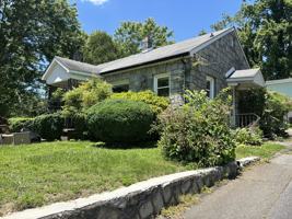 featured image of 323 W Allen St