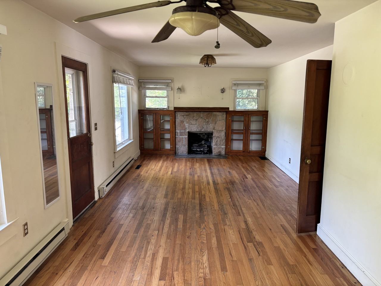 323 W Allen St - Photo 3 of 12