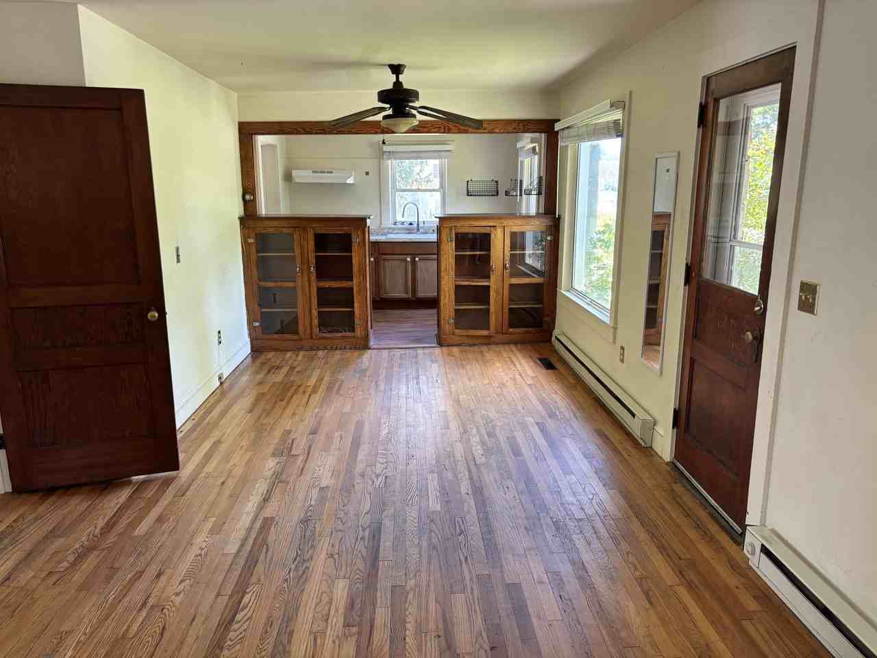 323 W Allen St - Photo 5 of 12