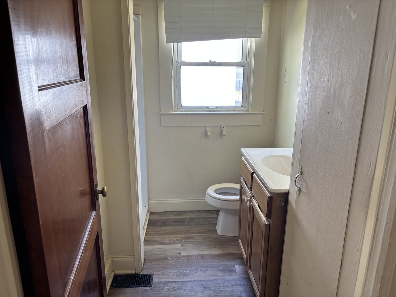 323 W Allen St - Photo 6 of 12