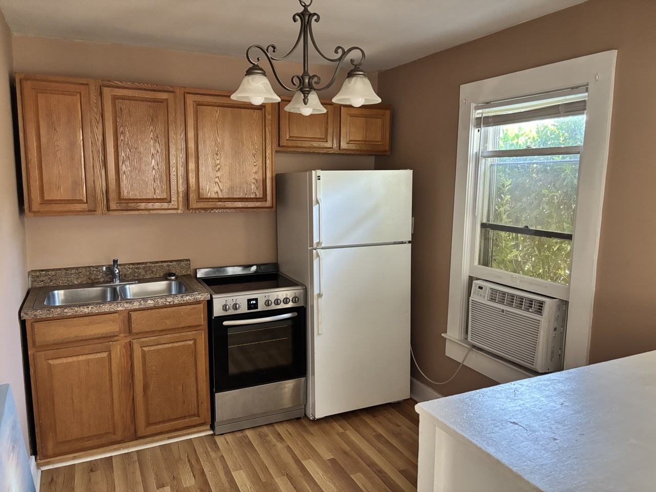 321 W Allen St - Photo 2 of 8