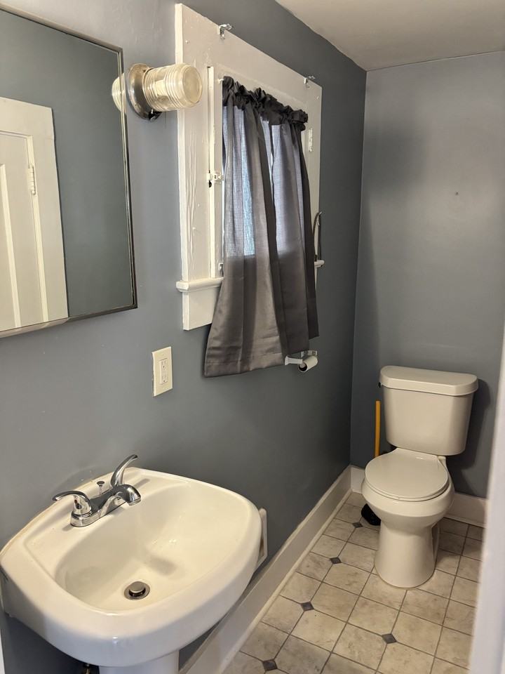 321 W Allen St - Photo 6 of 8