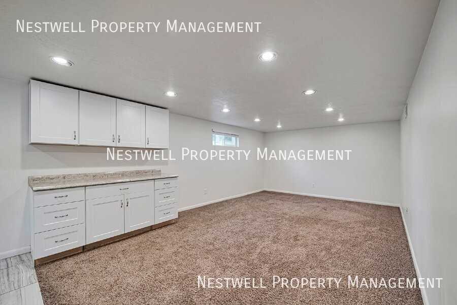 1335 E Maplewood Dr #A - Photo 4 of 29