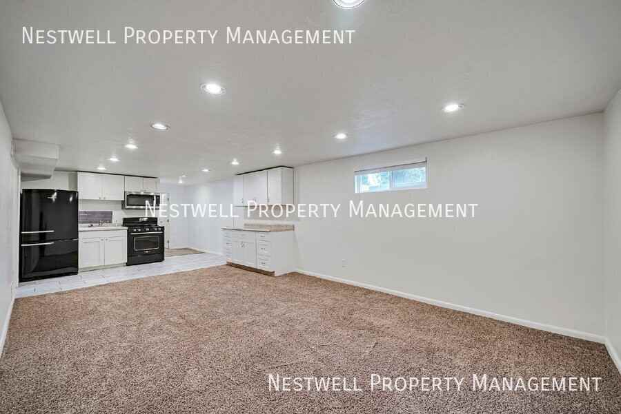 1335 E Maplewood Dr #A - Photo 5 of 29