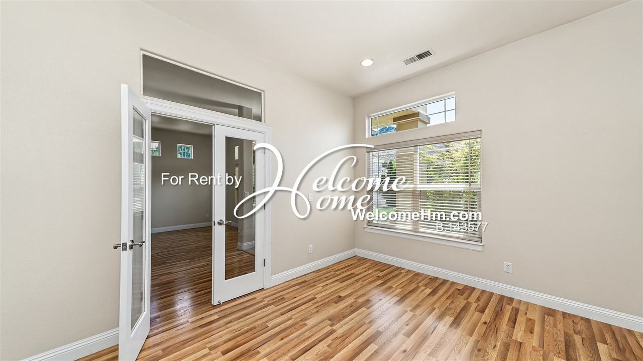 7275 Hurst Park Rd - Photo 7 of 36
