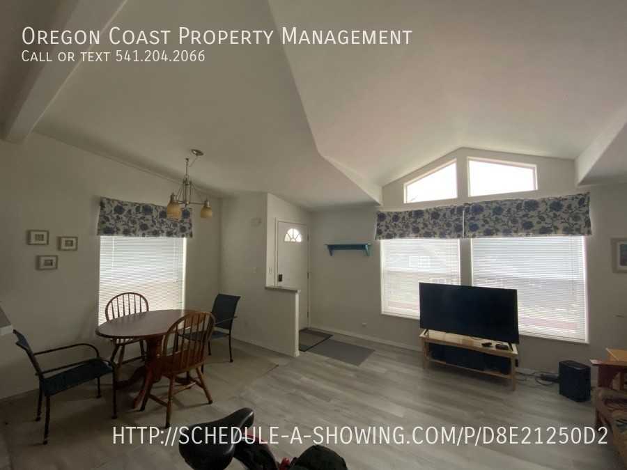227 Nw 55th St - Photo 3 of 12