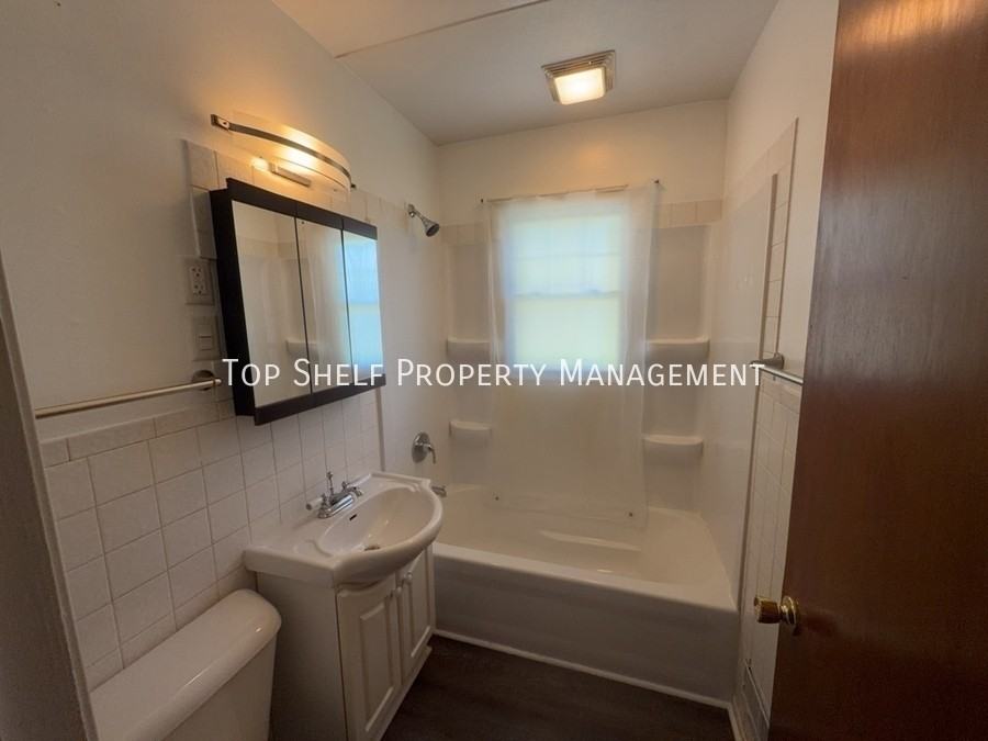 514 Sw Cherry St - Photo 7 of 10
