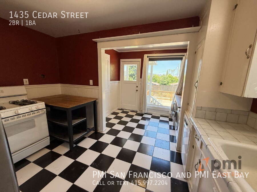 1435 Cedar St - Photo 3 of 11