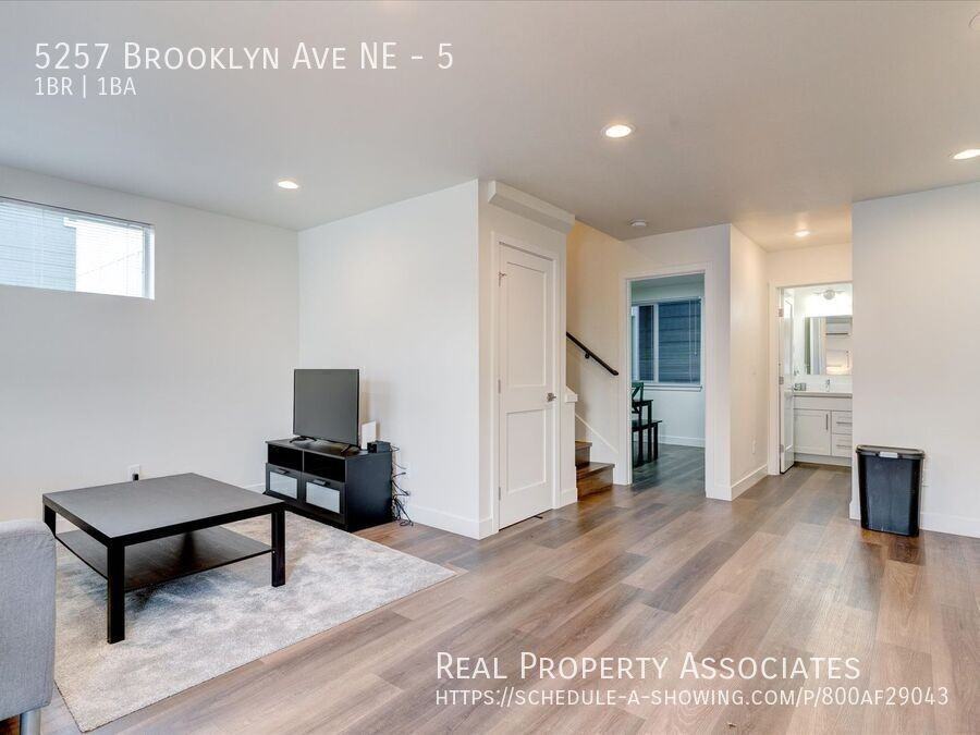 5257 Brooklyn Ave Ne #5 - Photo 2 of 17
