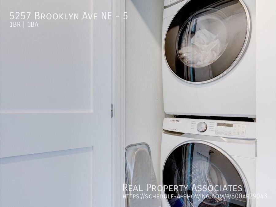 5257 Brooklyn Ave Ne #5 - Photo 7 of 17