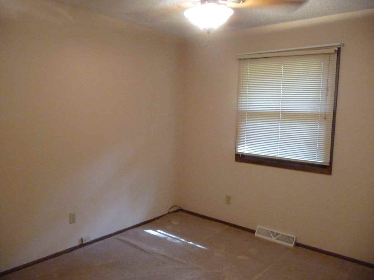 1047 Tyler St S - Photo 4 of 16