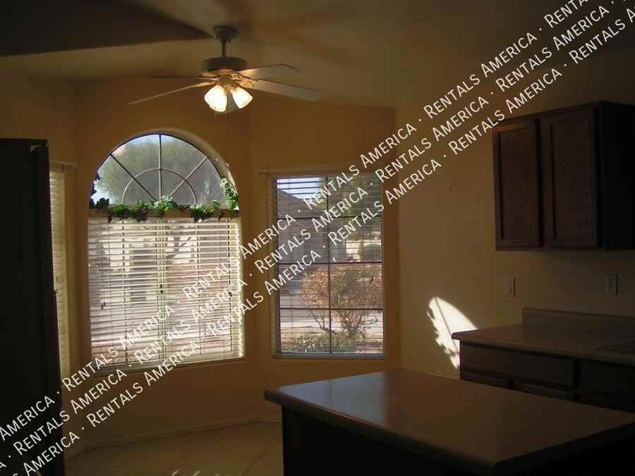13182 W Cypress St - Photo 2 of 14