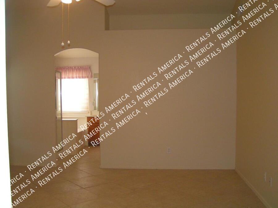 13182 W Cypress St - Photo 7 of 14