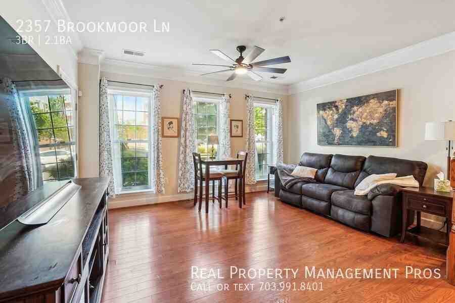 2357 Brookmoor Ln - Photo 2 of 39