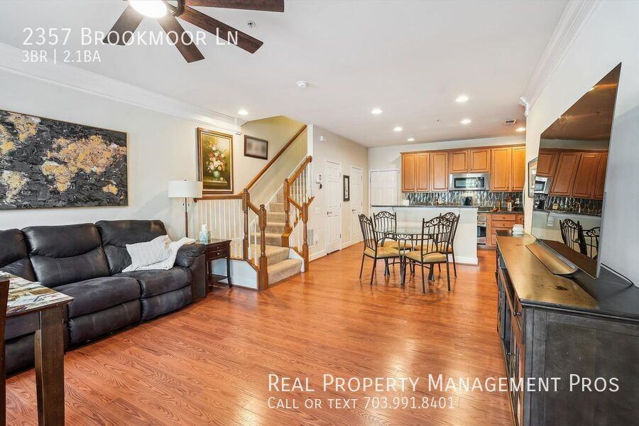 2357 Brookmoor Ln - Photo 3 of 39